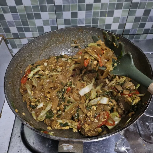 Masak hingga bumbu meresap, lalu matikan api.