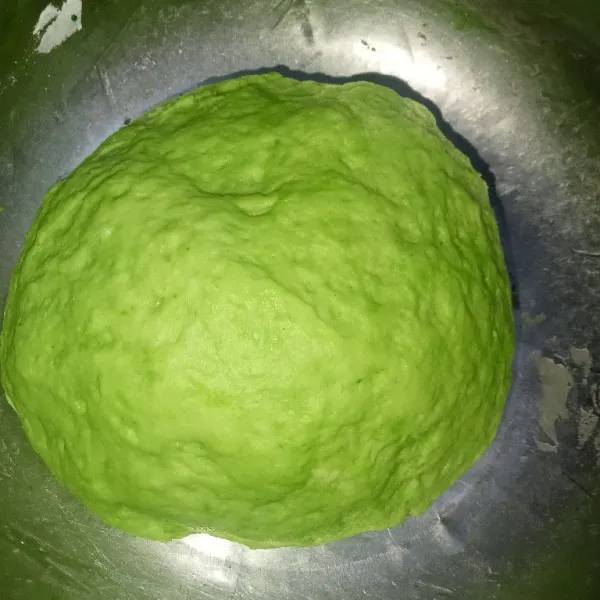 Campur semua bahan menjadi satu untuk susu cair tuang perlahan sambil diuleni hingga kalis elastis jika dirasa pas proofing 40 menit