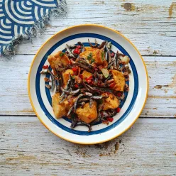 Teri Hitam Tahu Bumbu Iris