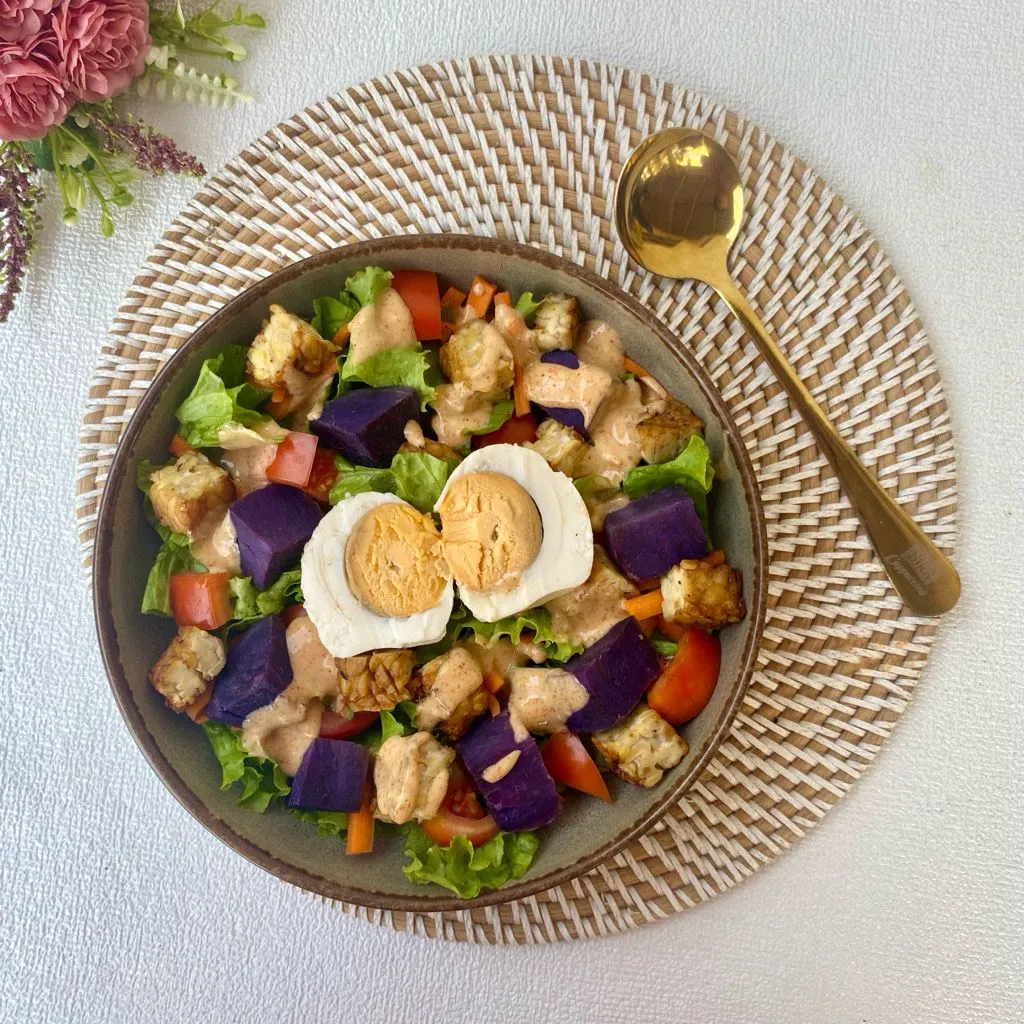 Salad Sayur Tempe Telur Asin