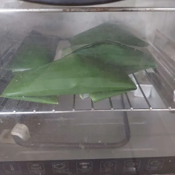 Bakar di oven suhu 175°c selama 40 menit