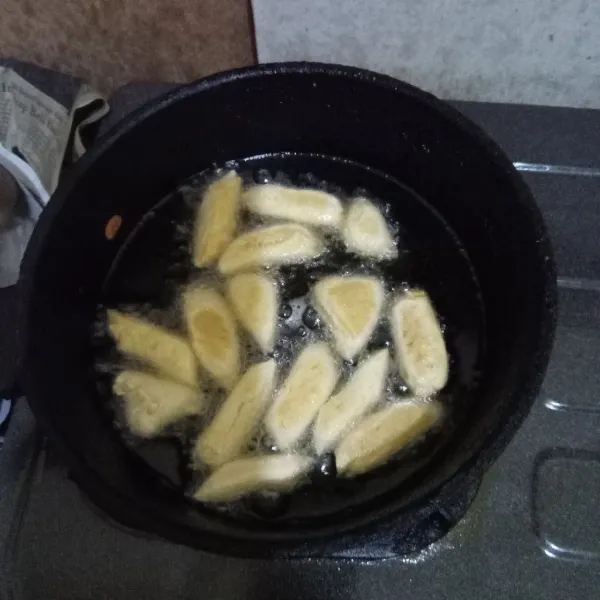 Goreng dengan api sedang.
