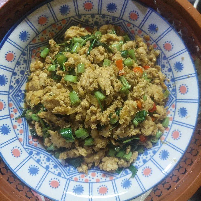Chicken pad kra pao 🥗