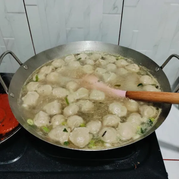 Koreksi rasa, lalu matikan kompor.