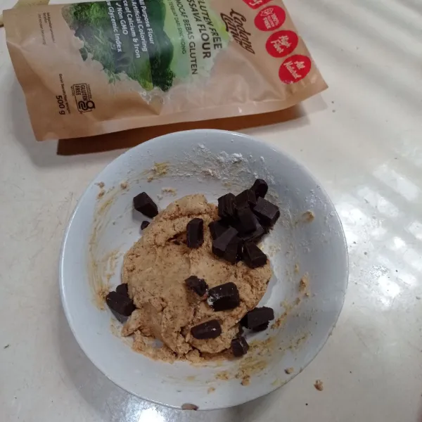 Lalu masukan potongan DCC aduk asal rata.