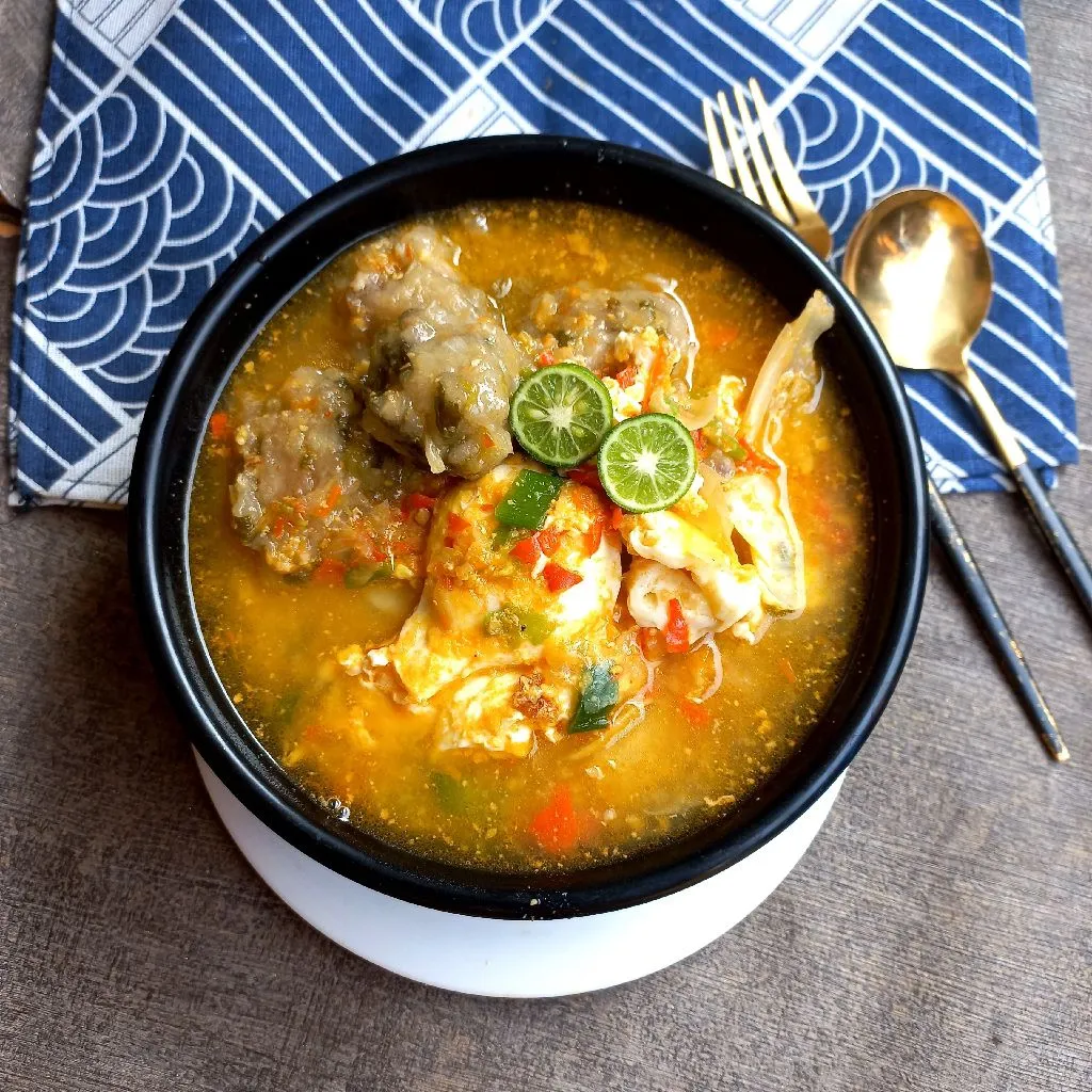 Kol Kuah Pedas Bakso Dan Telur