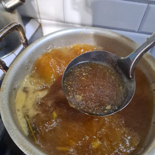 Masukan air ,bumbu-bumbu dan kecap masak sampai bumbu meresap dan koreksi rasa.