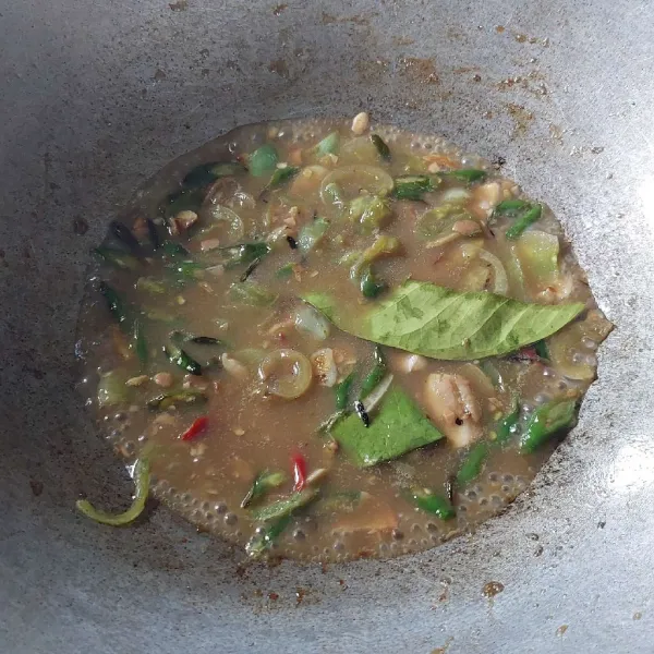 Tambahkan air dan seasoning.