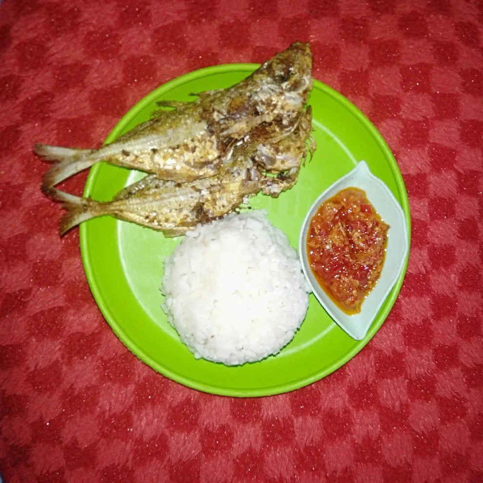 Ikan goreng sambal tomat