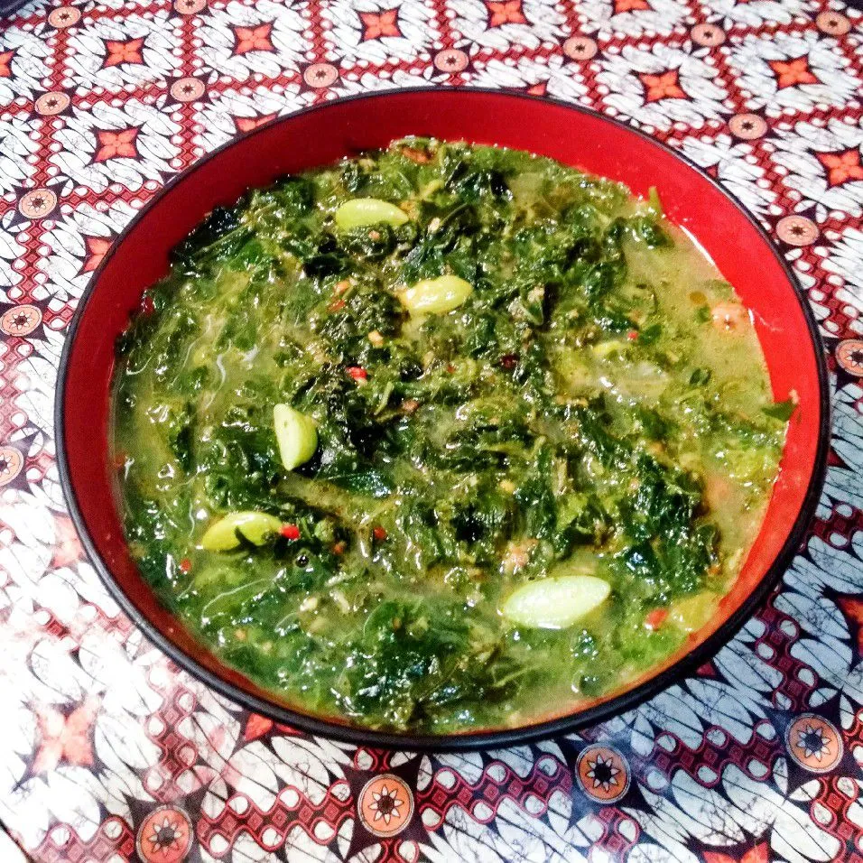 Gulai daun singkong