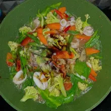Tambahkan garam, gula pasir dan saus tiram.
