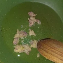 Panaskan minyak dan masukkan bumbu halus,tumis sampai harum.
