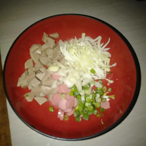 Potong-potong semua bahan