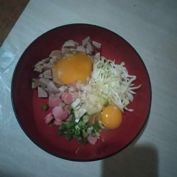 Masukan 2 butir telur