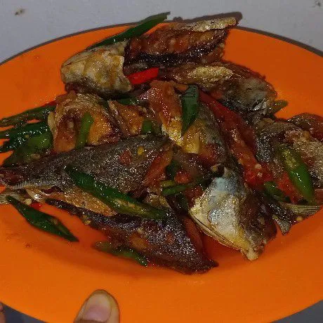 Tumis ikan sarden siap di sajikan