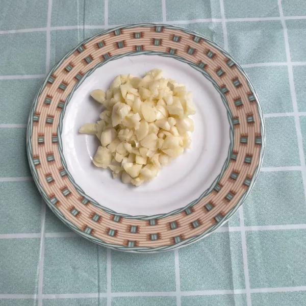 Cincang kasar bawang putih
