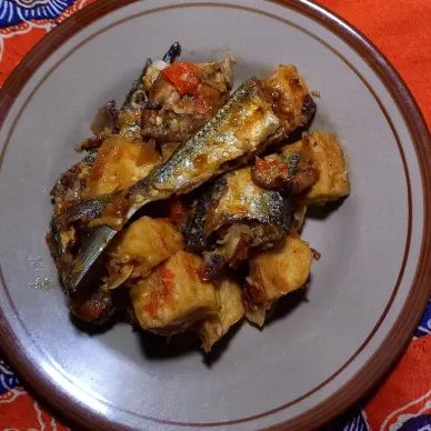 Balado ikan cucut dan tahu pedas