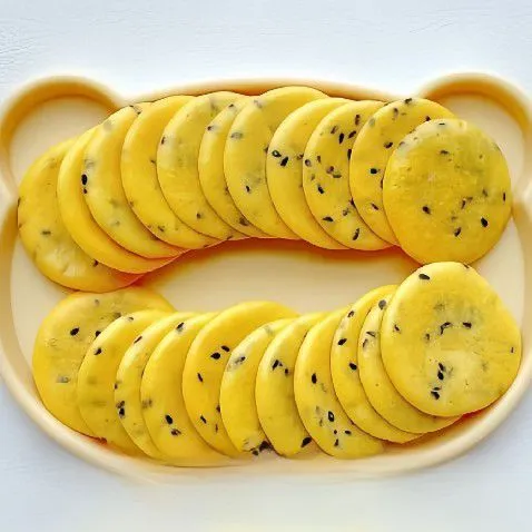 Pancake Kuning Telur Wijen Hitam