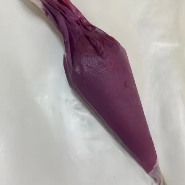 Masukkan adonan ke dalam kantong segitiga