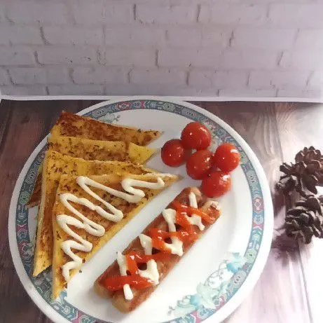 Garlic Bread with Grilled Sausage