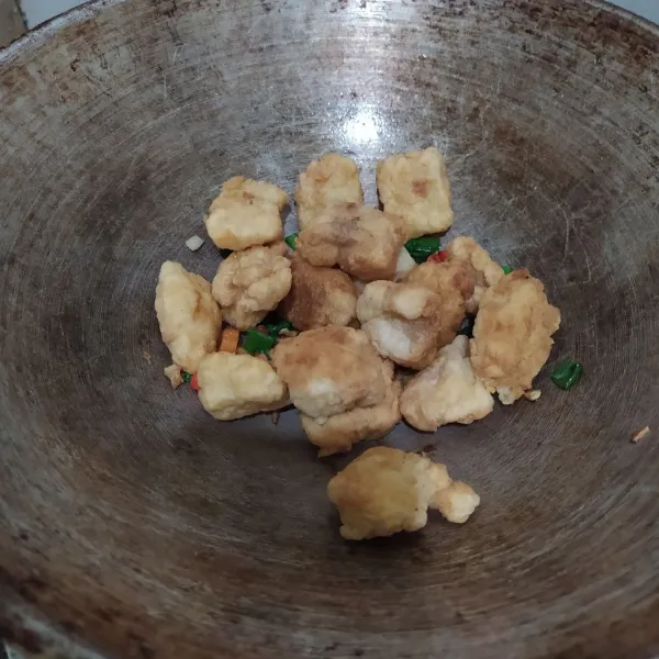 Masukkan dori, aduk rata. Masak sebentar.