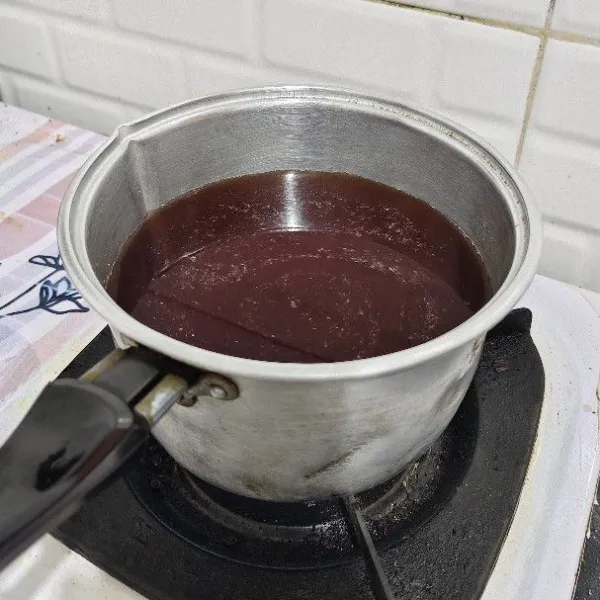 Kemudian masak agar agar sambil diaduk pelan.