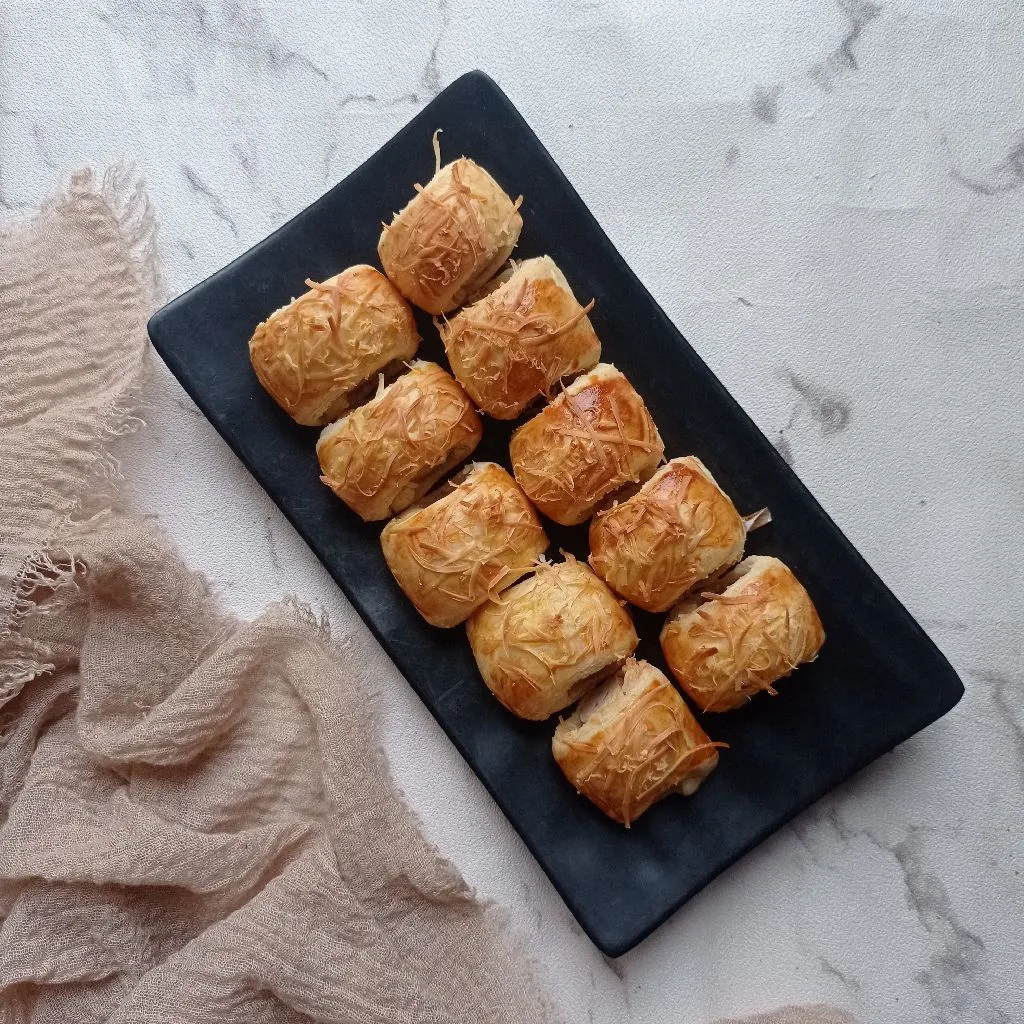 Sausage cheese roll (Danish pastry)