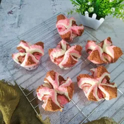 Bolu Kukus Mekar Neapolitan
