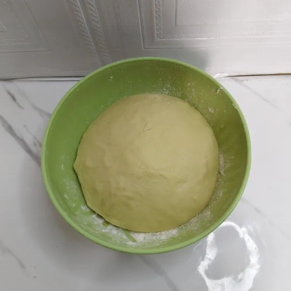 Setelah kalis diamkan adonan selama 30 menit hingga mengembang 2 kali lipat.