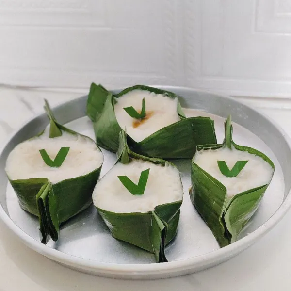 Kue jojorong siap dinikmati.