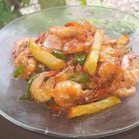 Udang dan kentang cabai hijau