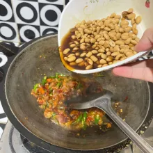 Masukan tauco, buah tekokak, irisan cabai hijau, garam, penyedap rasa, gula, dan air.