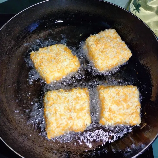 Kemudian goreng hingga matang dan siap di sajikan