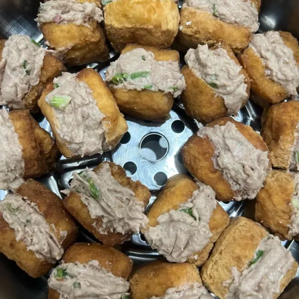 Tambahkan kecap dan rawit sesuai selera