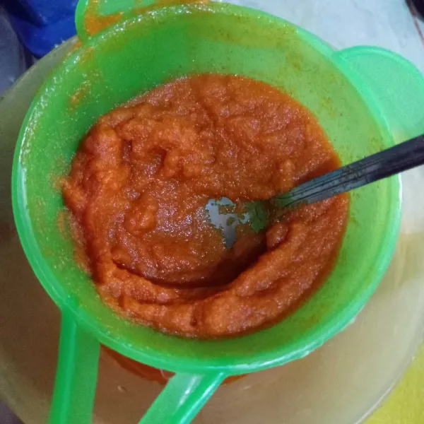 Setelah uap hilang, saring terlebih dulu.