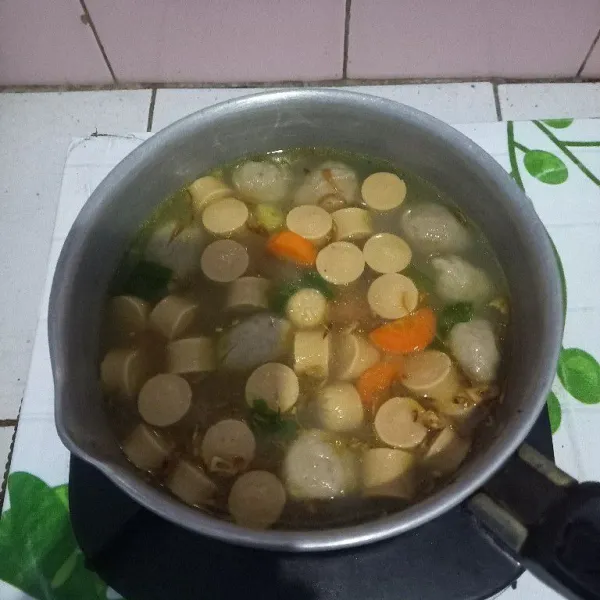 Terakhir masukkan bawang goreng aduk rata dan siap disajikan.