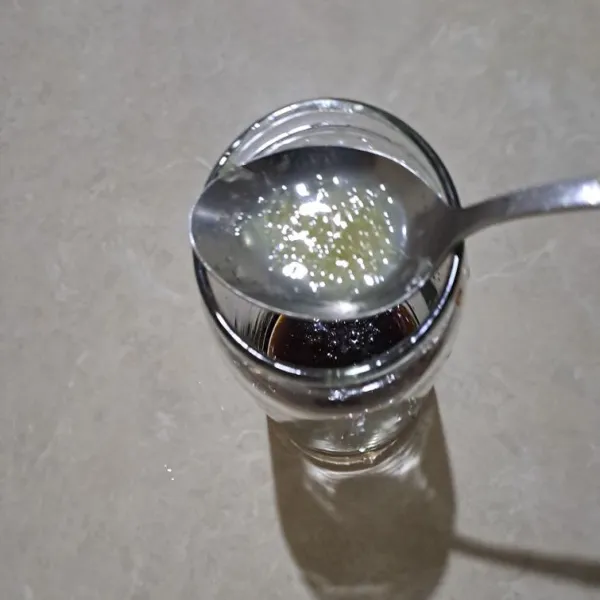 Lalu tambahkan 1 buah jeruk nipis