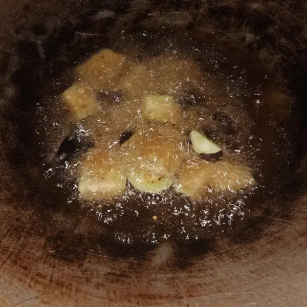 Lanjut goreng terong sebentar.