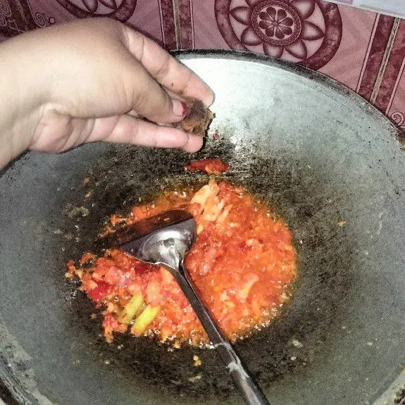 Masukkan gula aren secukupnya.