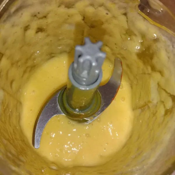 Chopper hingga halus.