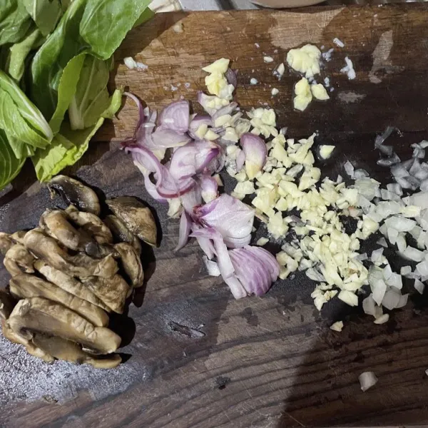 Siapkan bahan-bahannya.