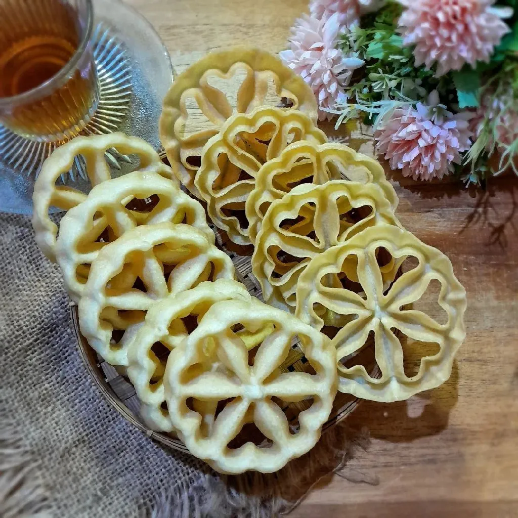 Kue Kembang Goyang Khas Betawi