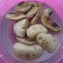 Cuci bersih jamur, iris sesuai selera
