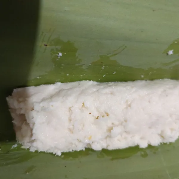 Bungkus dengan daun pisang