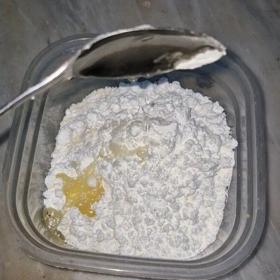 Tambahkan minyak goreng.