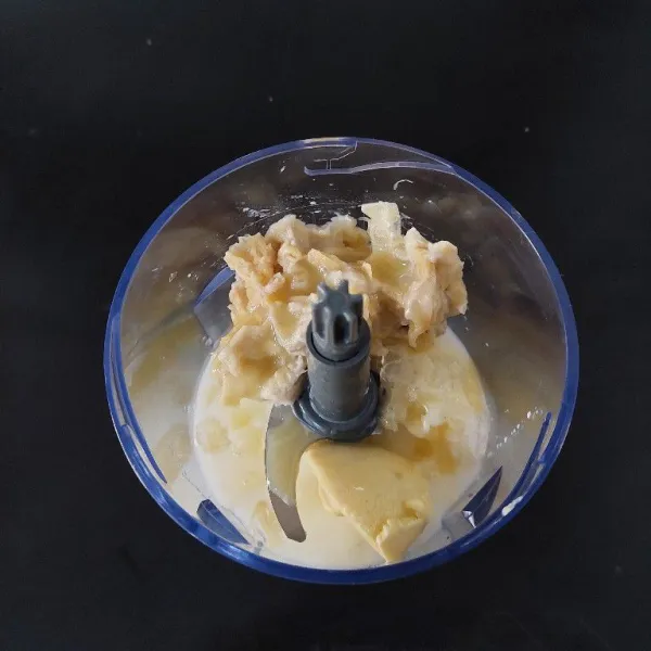 Tambahkan susu cair,es krim dan susu kental manis