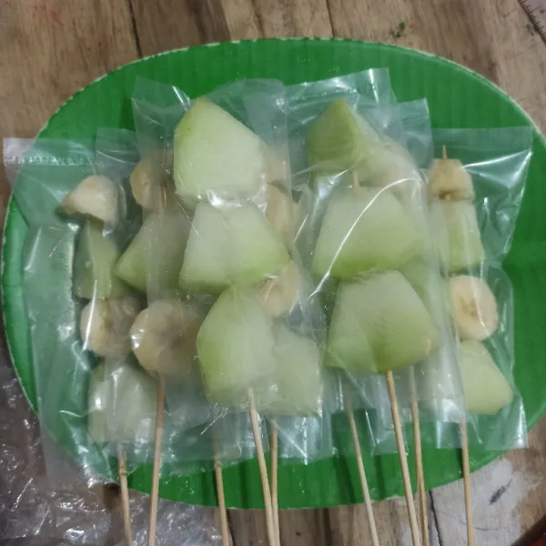 Bungkus masing-masing pada plastik agar tidak menempel.