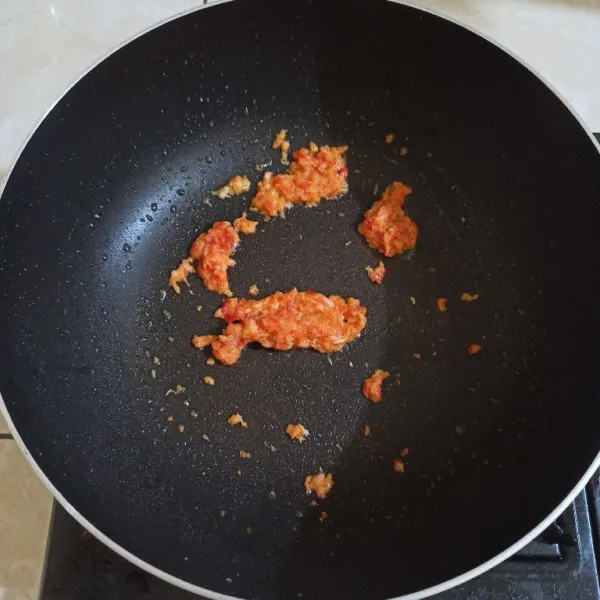 Tumis bumbu halus hingga harum