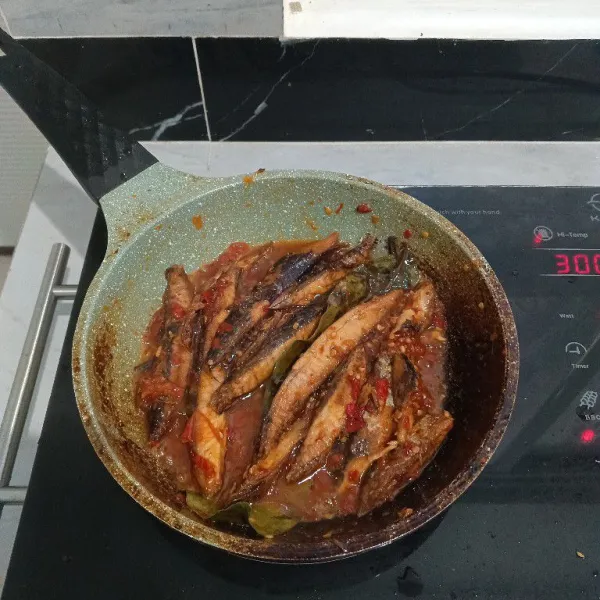 Masak hingga matang dan bumbu meresap. Siap disajikan.