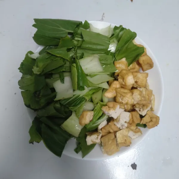 Siapkan bahan-bahannya.